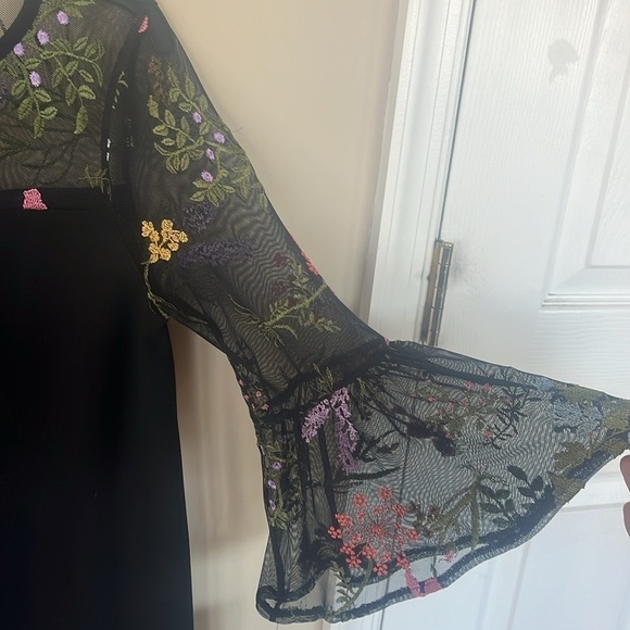 Brand New AGB Black Sheath Dress Mesh Bell Sleeves w/ Embroidered Flowers Floral - Picture 8 of 15